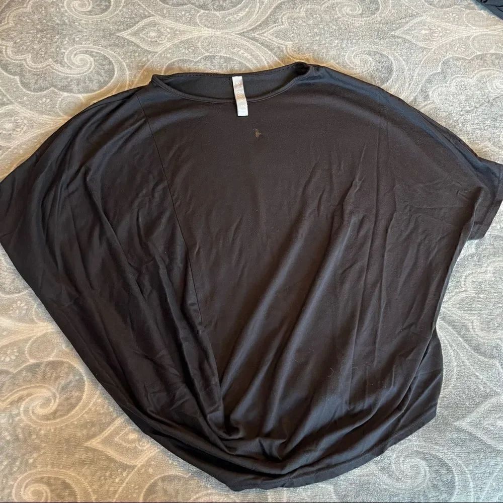 Athleta cropped flowy shirt